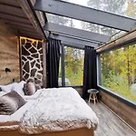 Glass Igloos By The Water - Lasisviitit *