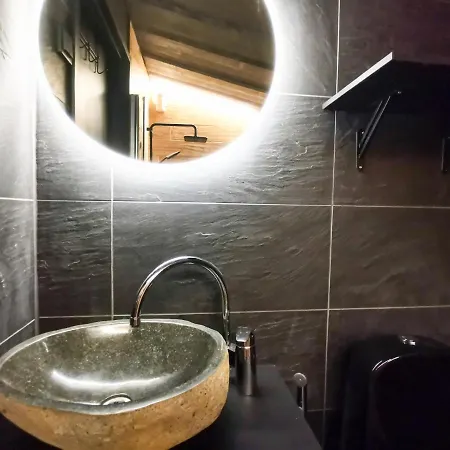 Glass Igloos By The Water - Lasisviitit * Laukaa