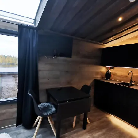 Glass Igloos By The Water - Lasisviitit *