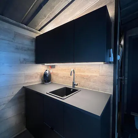 Glass Igloos By The Water - Lasisviitit