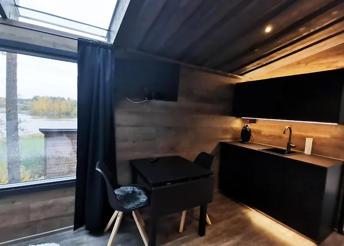 Glass Igloos By The Water - Lasisviitit *